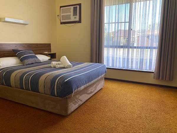 Donnybrook Motel Eksteriør billede
